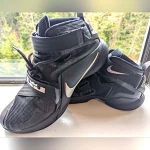 Nike used Lebron James Soldier 9 Mens size 11.5 Black
